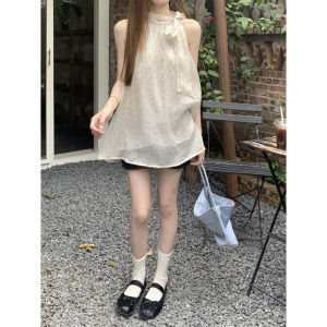 เสื้อเชิ้ตคอวีลายจุดแขนกุดผูกโบว์ผีเสื้อสำหรับผู้หญิง ฤดูร้อน 2025 ดีไซน์ใหม่ สไตล์ฝรั่งเศส แขนกุด เสื้อผ้าทำงาน