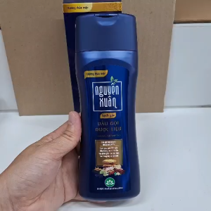 Dầu gội dược liệu Nguyên Xuân sạch gàu dành cho tóc gàu ngứa chai 250ml