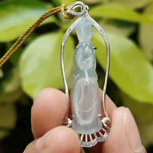 SG New Arrival - Crafted as Faceless Guanyin on Icy Translucent Natural Type A Jadeite Jade as pendant set with 18k gold certificate weighs 4.77 grams measurement 51.2 * 16 * 6 mm (18kp72)