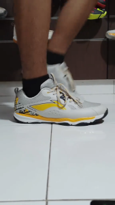 Sepatu Badminton Lining Ranger Lite Z1 dan Ranger Lite Z3 Oriiginal Sepatu Bulu Tangkis Lining Ranger