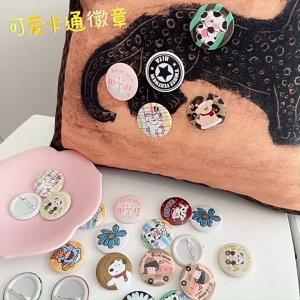 Cute cartoon pin badge anime role play commemorative pin cute creative brooch Kerongsang pin kartun