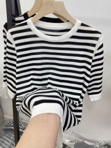 เสื้อยืดไหมน้ำแข็งคอตตอนแขนสั้นผู้หญิงฤดูร้อนใหม่หลวมสบายระบายอากาศได้ดีเสื้อตัวบนลายทางสีบล็อกเสื้อผ้าทำงานสไตล์เกาหลี