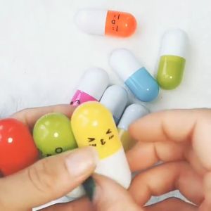 Pulpen Emoticon Vitamin Pen Unik Pena Kapsul Obat Stationary Souvenir Pernikahan