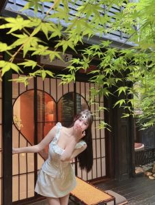 Loli ไม่มีสาย เสื้อครอป เชือกรูด คอเสื้อ แสงป้องกันแสงไหล่เดียว ลูกไม้ Trim เสื้อเบลาส์ ฤดูร้อน 2022 ผู้หญิง เสื้อกั๊ก เสื้อกล้าม