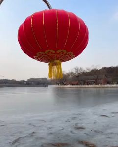 โคมไฟ กันแดดกันน้ำ Chinese Lanterns ขนาด 40cm / 50cm สีแดงสด ประดับตกแต่งวันตรุษจีน