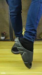 AKIRA Summer Korean Version: Men's & Women's Trendy Outdoor Wear & Beach Shoes