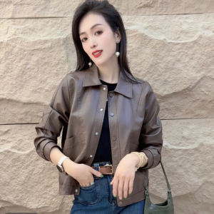 เสื้อแจ็คเก็ตหนังสั้นทรงหลวมสไตล์ลำลอง ปกโปโล กระเป๋า หนัง PU สีน้ำตาล แฟชั่นอเนกประสงค์ ฤดูใบไม้ผลิ 2025