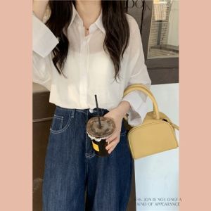 LHMonday ใหม่มาแรง เสื้อคลุมแฟชั่นสำหรับคุณสุภาพสตรี สีสันสดใส ระบายอากาศได้ดี มีให้เลือก 5สี ใส่สวยใส่แล้วรอดทุกสี ใส่ไปเที่ยวก็โดนใส่ทำงานก็ดี รีบกดตะกร้ากันเลยก่อนของหมด