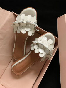[City of Glass] Exquisite Petal Flats Slippers Womens Outwear 2024 Summer New Design Sense Sandals