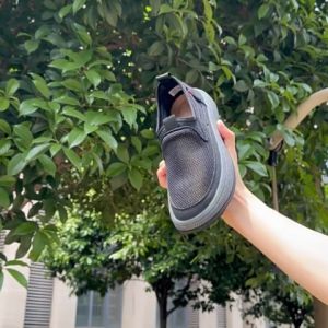 LHFriday สินค้าราคาสุดคุ้ม รองเท้าผ้าใบผู้ชายแฟชั่น ทรงสวยใส่ใช้งานง่าย โทนสีเข้มเรียบร้อย วัสดุดีเป็นงานตาข่ายระบายอากาศดีมาก แถมราคาก็สุดคุ้มค่า สั่งได้เลย