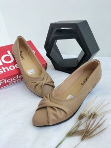 flatshoes kasual bisa untuk kerja dan kuliah