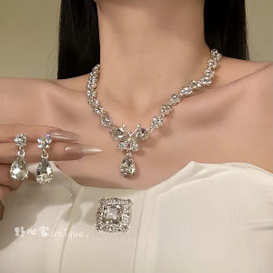 Original Design Sparkling Zircon Butterfly Necklace Womens Elegant Lockbone Chain Set Fashionable Jewelry Accessory