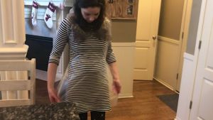 100 ชิ้น ผ้ากันเปื้อน พลาสติก ผ้ากันเปื้อน ผ้ากันเปื้อนใช้ครั้งเดียว ผ้ากันเปื้อนใช้แล้วทิ้ง