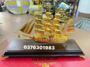 Mô Hình Thuyền Buồm Dát Mạ Vàng 24K Sang Trọng Đẳng Cấp