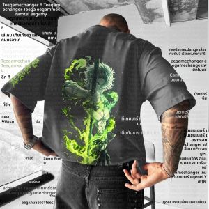 เสื้อยืดผ้าฝ้ายสีเทาลายดาบพิฆาตอสูร พิมพ์ลายด้านหลัง ลายดาบเปลวไฟสีเขียว ลายสักแขน โลโก้ตัวละครด้านหน้าอก ข้อความภาษาญี่ปุ่น ชุดลำลอง ​