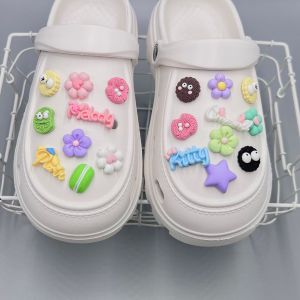 Crocs Jibbilz รองเท้า DIY อุปกรณ์เสริมรองเท้าน่ารักตัวอักษรดอกไม้การ์ตูนอะนิเมะของตกแต่งกระต่าย