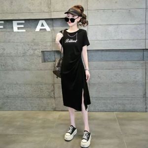 เสื้อยืดสีดําสําหรับผู้หญิง 2024 ใหม่แลดูผอมไม่ปกติแขนสั้นคอกลมแขนสั้นหรูหราชุดทํางานฤดูใบไม้ผลิฤดูร้อน