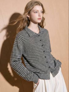 Laid-Back Vintage Gray and White Stripe Collar Knit Sweater