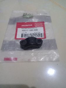 bracket klem rumah handle kopling dan rumah minyak rem holder master cylinder adv pcx cb cbr crf forza megapro sonic tiger verza original honda 45517166006