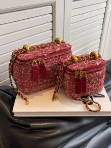 Elegant Geometric Chain Small Womens Bag Fashionable Autumn Winter Crossbody Shoulder Bag Lipstick Holder Soft PU Leather