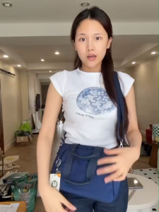 LK กระเป๋าทรงถือ+สะพายข้าง เป็นผ้าร่มคุณภาพดี ขนาดยาว 10" มีช่องซิป 4 ซิป ทรงน่ารัก ดีไซน์เก๋ๆ (LK-314)