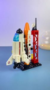 Space Shuttle Rocket with Astronaut Minifigures Building Blocks Educational Toys for Kids