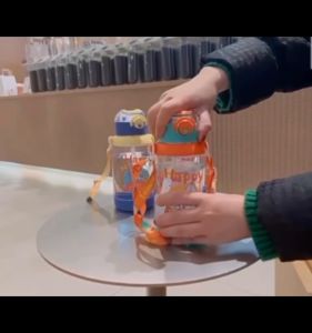 [ COD ] Botol Minum Anak Sedotan Tali Karakter Astronot 700ml