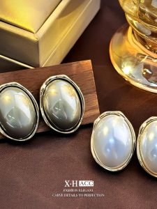 Elegant Oval Pearl Stud Earrings Silver Needle Fashionable Womens Simple High-End Sensation Ear Jewelry Original Design