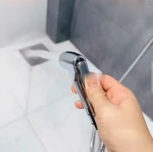 [HCM]Bộ vòi xịt vệ sinh toilet áp lực mạnh mang đến sự sang trọng và đẳng cấp cho phòng tắm vệ sinh