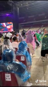 Jas Hujan Plastik Murah & Berkualitas Tinggi: Panduan Lengkap