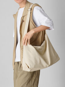 Large Capacity Solid Color Mens Crossbody Bag 2024 Autumn New Simple Japanese Style Class Tote Bag Nylon Material Casual Leisure