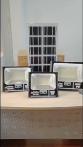 Đèn năng lượng mặt trời 100w 200w 300w 500w ( led 5054 mắt ngọc - bảo hành 2 năm )