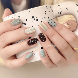 เล็บปลอมพิมพ์ลาย Graffiti ทำมือสีมิ้นต์ แผ่นเล็บสีขาว ลายทาง แผ่นเล็บปลอม ติดเล็บ แต่งเล็บ ดีไซน์เล็บ แผ่นเล็บปลอม