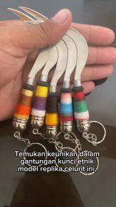 Bundora GKC2 Gantungan Kunci celurit 11 cm souvenir Hiasan etnik madura murah keren oleh oleh