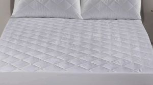 Fitted Mattress Protector. Cooling Egyptian Cotton with 6 in 1 protection by Nile Valley