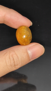 พลอยไหมทอง จักรพรรดิ (Golden Rutilated Quartz) เส้นไหมอัดแน่นสีทองเข้มมันวาว หนัก 23.5 กะรัต พลอยแท้ จากประเทศบราซิล