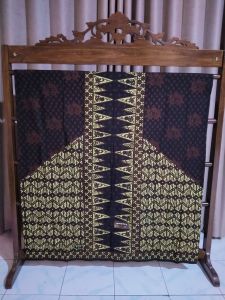 Sarong gurdo kombi sarung Jawa sarung solo sarong Jogja batik lar gurda Sarung BGM motif terbaru sarung cap semi tulis sarung halus sarung batik Homade pembuatan manual sarung classical sarung cap lar gurda