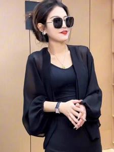 เสื้อคลุมกันแดดผ้าชีฟองแฟชั่นสำหรับผู้หญิงในฤดูร้อน ใหม่ แขนยาว คอวี ปกเล็ก เสื้อคลุมกันหนาว ใส่ด้านนอก เสื้อคลุมกันแดดแบบบาง