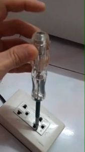 ไขควงเช็คไฟสีเขียว สลับหัวได้ ขนาด 13x2 ซม. จับถนัดมือ แข็งแรง ทนทาน ทันสมัย พกพาสะดวก ไขควงแบน ไขควงแฉก ไขควงวัดไฟ ไขควงเทสไฟ ทดสอบไฟ