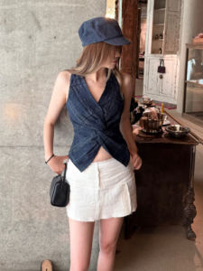 YUEZHONGWEI | Asymmetric V-neck Knot Check Strap Neck Vest