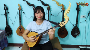 พิณโปร่งไฟฟ้าไม้หอมฮิโนกิ บอดี้ด้านหลังไม้ประดู่แดง 3 สาย15 เฟรต วงจรไฟฟ้า Fishman บอร์ดไม้แต้ดำ