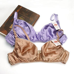 ชุดชั้นในผ้าไหมแท้ยกทรงผ้าไหมหม่อนผิวเงาระบายอากาศได้ดีบางเฉียบหายใจได้ไม่มีโครงเหล็กฟองน้ําคัพ C ไซส์ใหญ่สีขาว