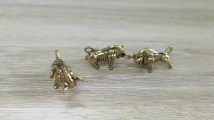 JETTING | Hot Sale Mini Retro Brass Wall Street Bull Statue Sculpture Hand Toy Gift Keychain Ornament Home Office Desk Decorative Ornament