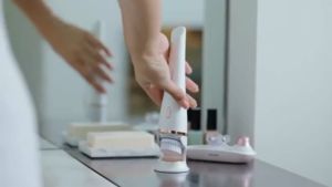 Máy rửa và massage mặt Philips VisaPure Advanced SC5340 màu tím