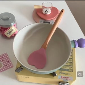 ไม้พายทำขนม รูปหัวใจ ไม้พายซิลิโคน ทนความร้อนได้ดี สำหรับทำขนม ผสมเนย เค้ก เบเกอรี่ ทำความสะอาดง่าย