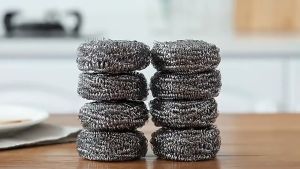 Non-rusting cleaning ball and pan brushing tool non-stick oil and non-shedding steel wire ball