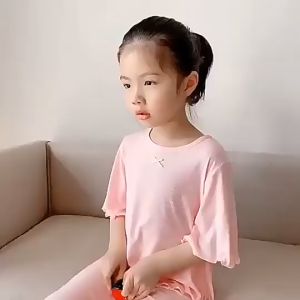 ชุดนอนเด็ก 2024 ชุดนอนแขนสั้นฤดูร้อนสีทึบเรียบง่ายสบายชุดนอนเด็กผู้หญิงชุด