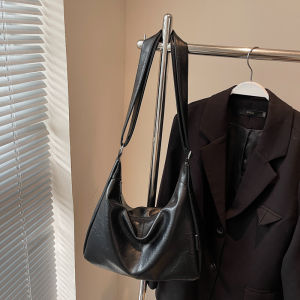 Trendy Casual Large Capacity Tote Bag Womens Crossbody Bag Versatile Shoulder Bag College Style Polyester Lining Zipper Closure