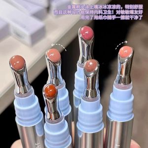 ลิปกลอสเนื้อแมตต์ชุบกระจก น้ำหนักเบา ช่วยให้คุณดูสดใสและมีสุขภาพดี ช่วงฤดูใบไม้ร่วงและฤดูหนาว ลิปมันช่วยดูดซับความชุ่มชื้น