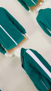 เสื้อแจ็คเก็ตผ้าวอร์มสีเขียว แถบขาว ผ้าระบายอากาศ แขนจั๊ม ชายจั๊ม ซิปหน้า เสื้อคลุม ออกกำลังกาย